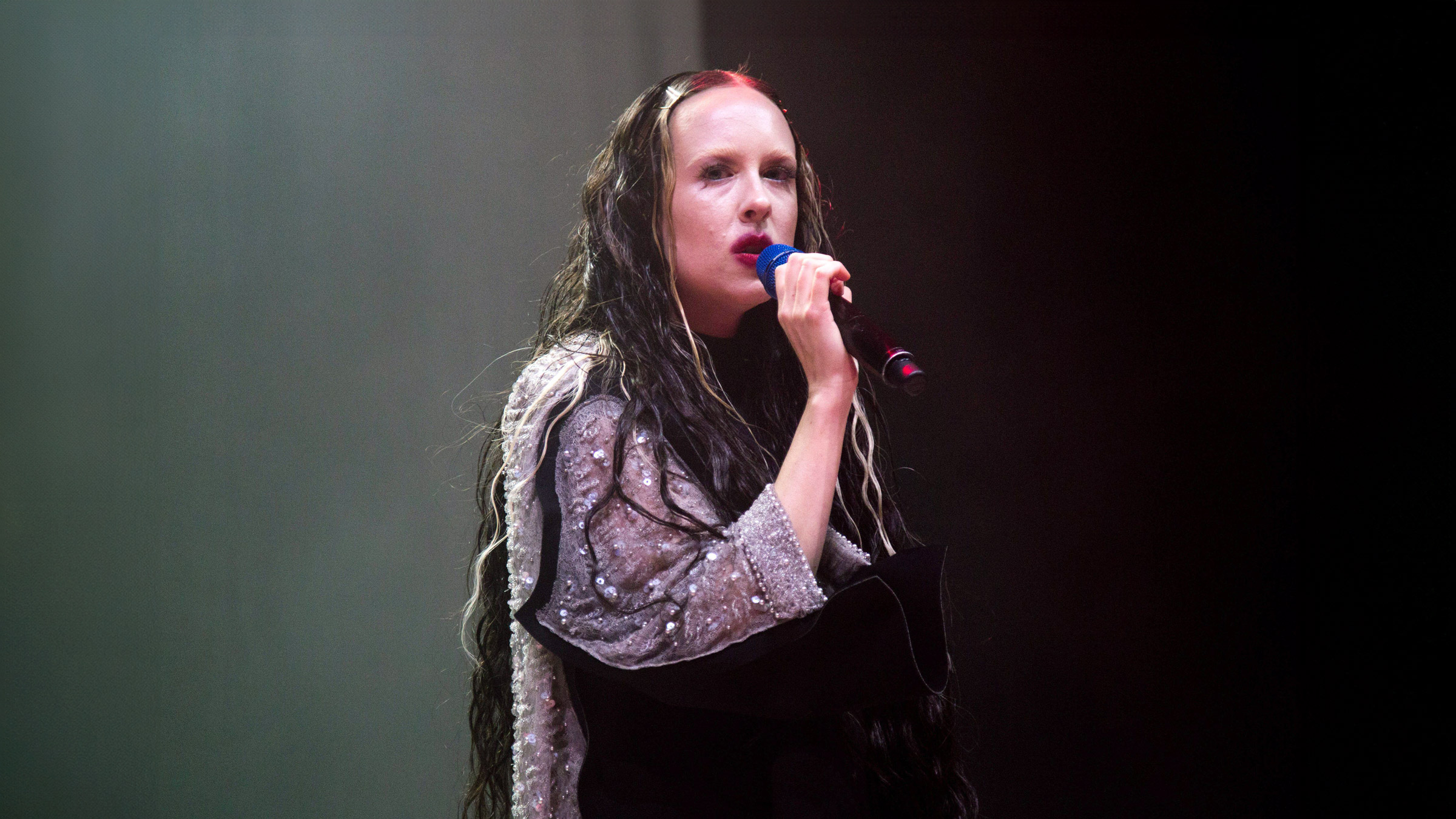 Allie X live