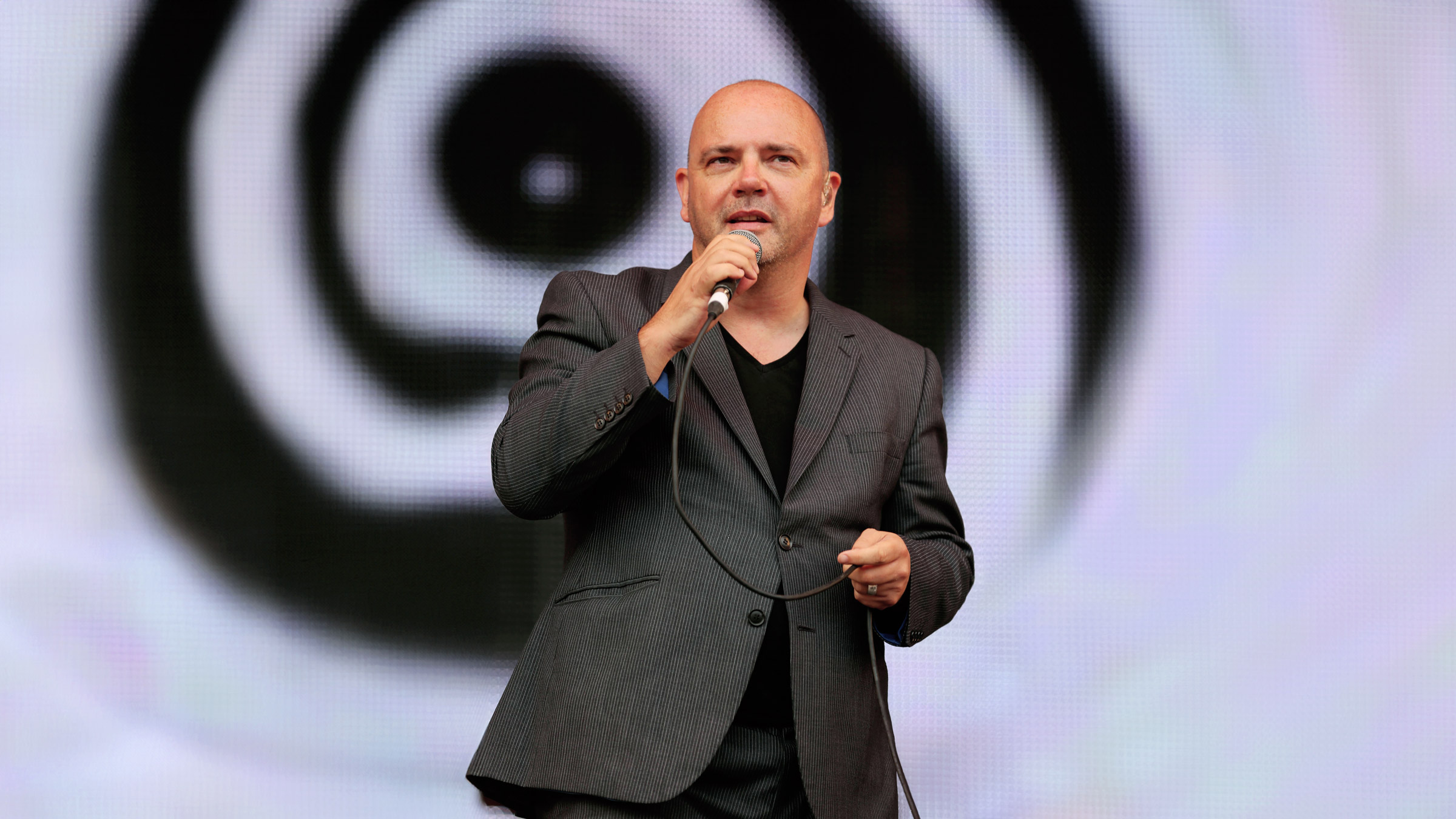 Hue and Cry live