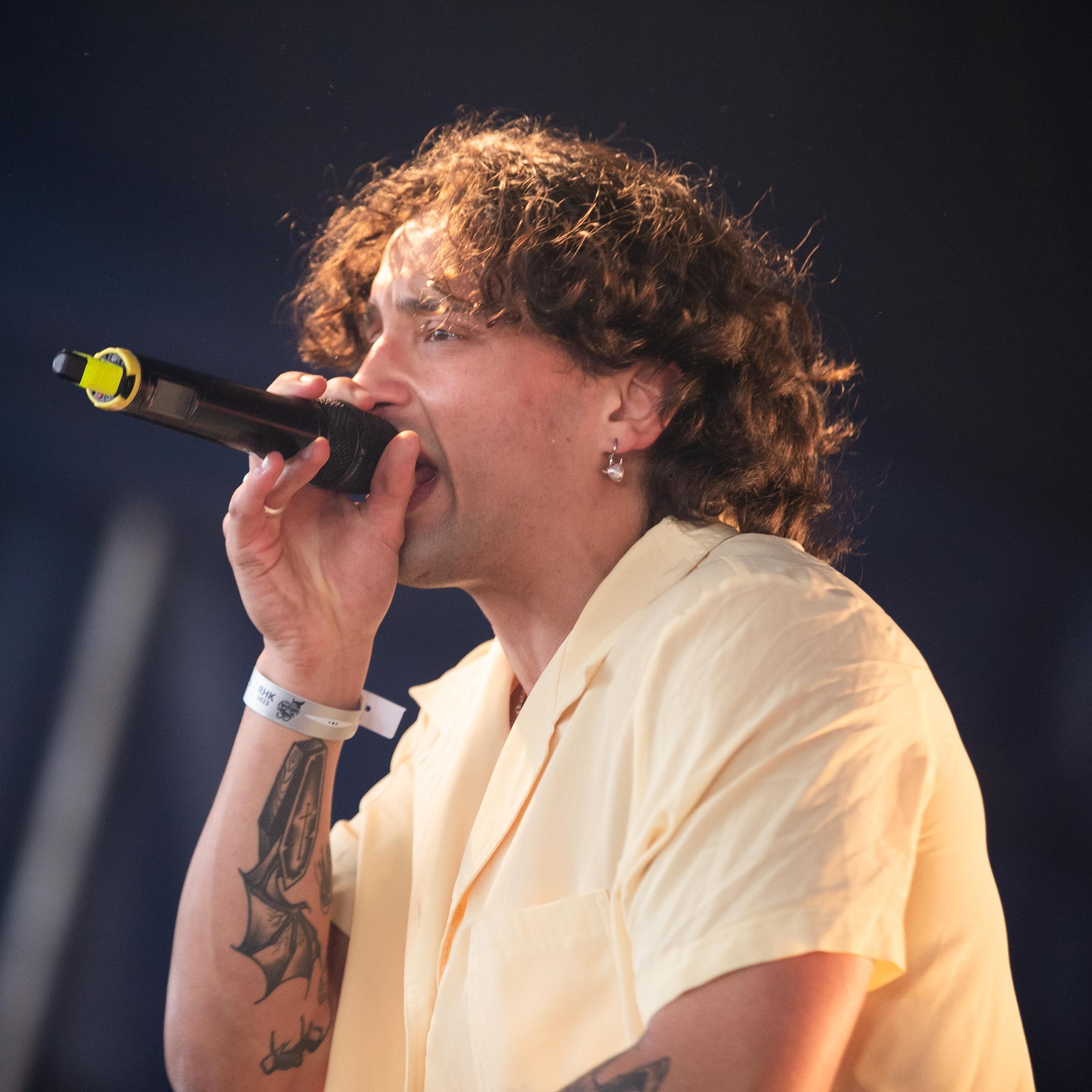 Khakikid live