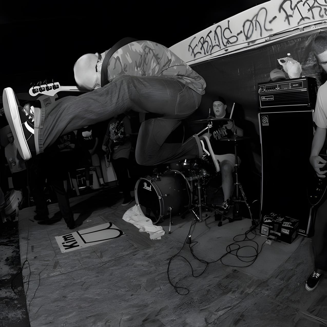 Menace live