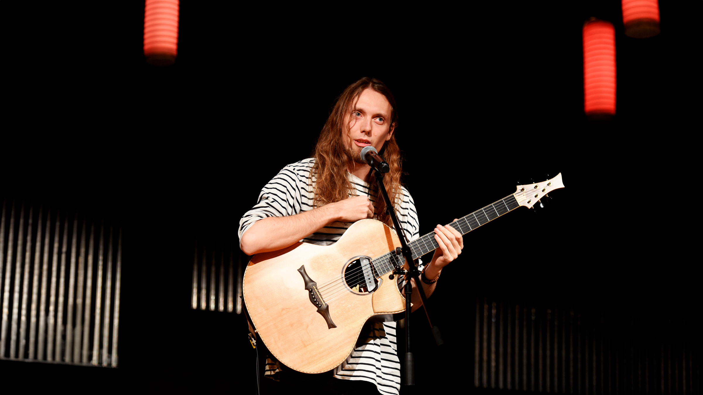 Mike Dawes live