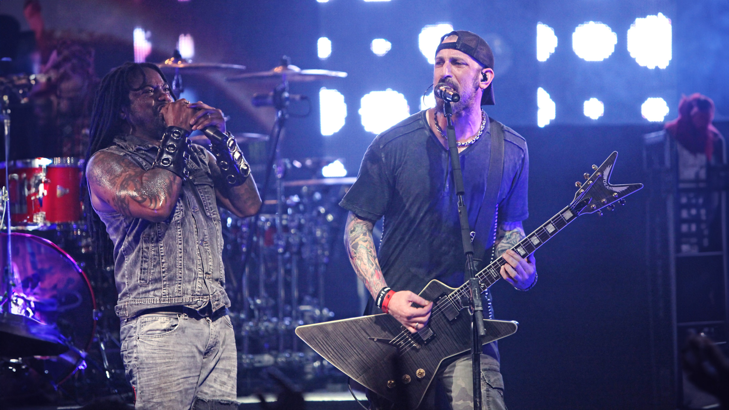 Sevendust live