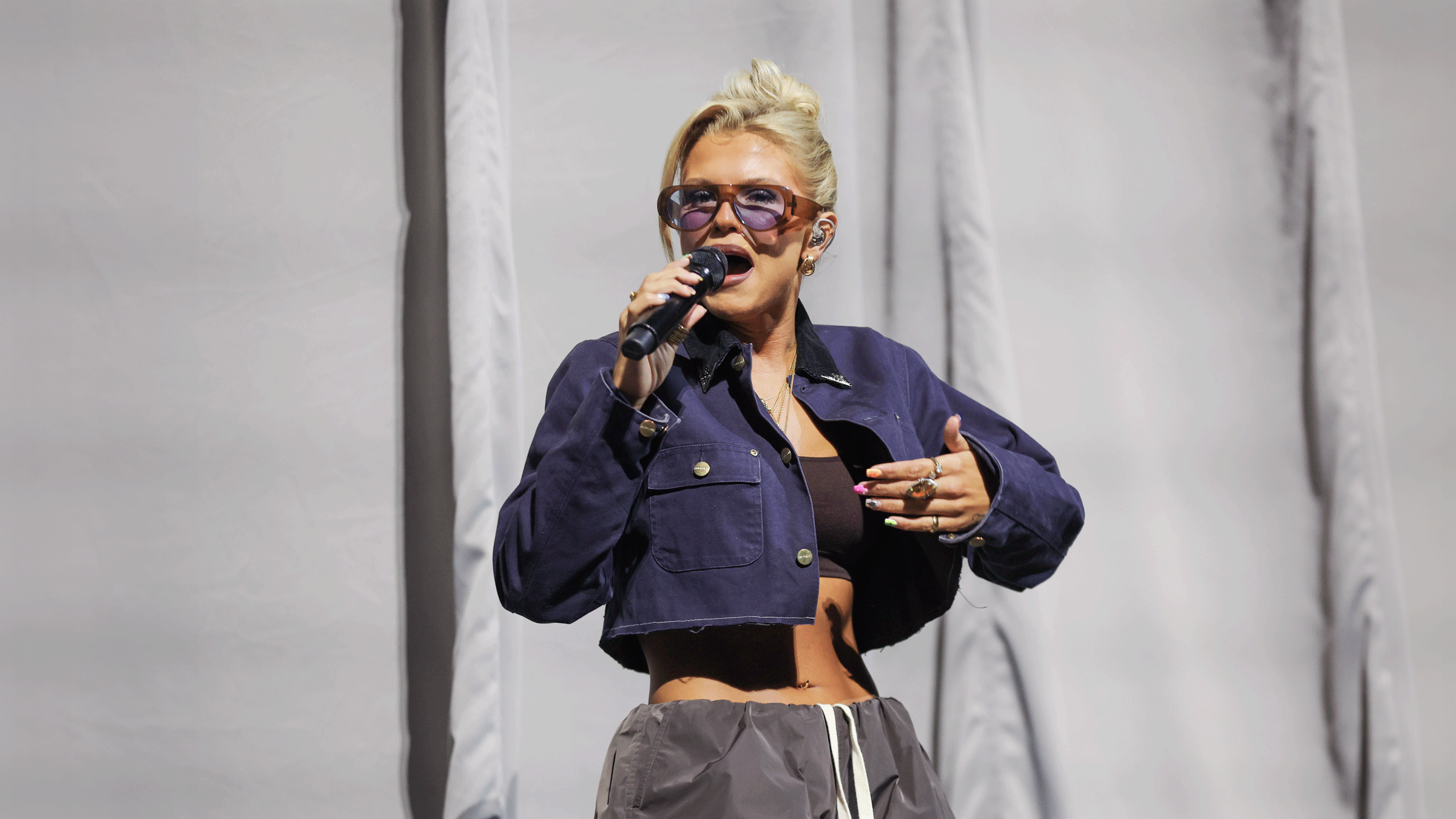 Skye Newman live