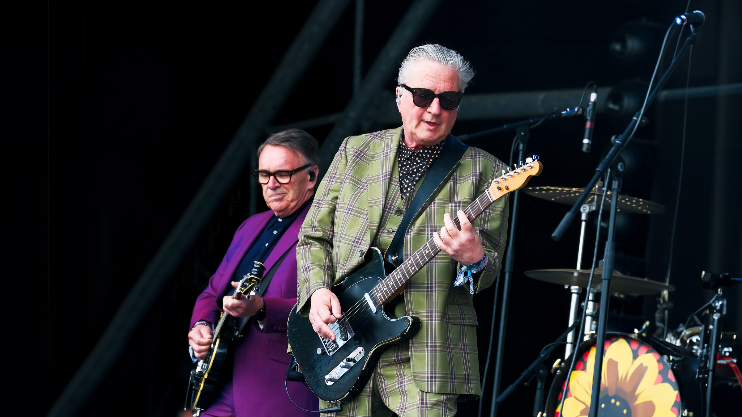 Squeeze live