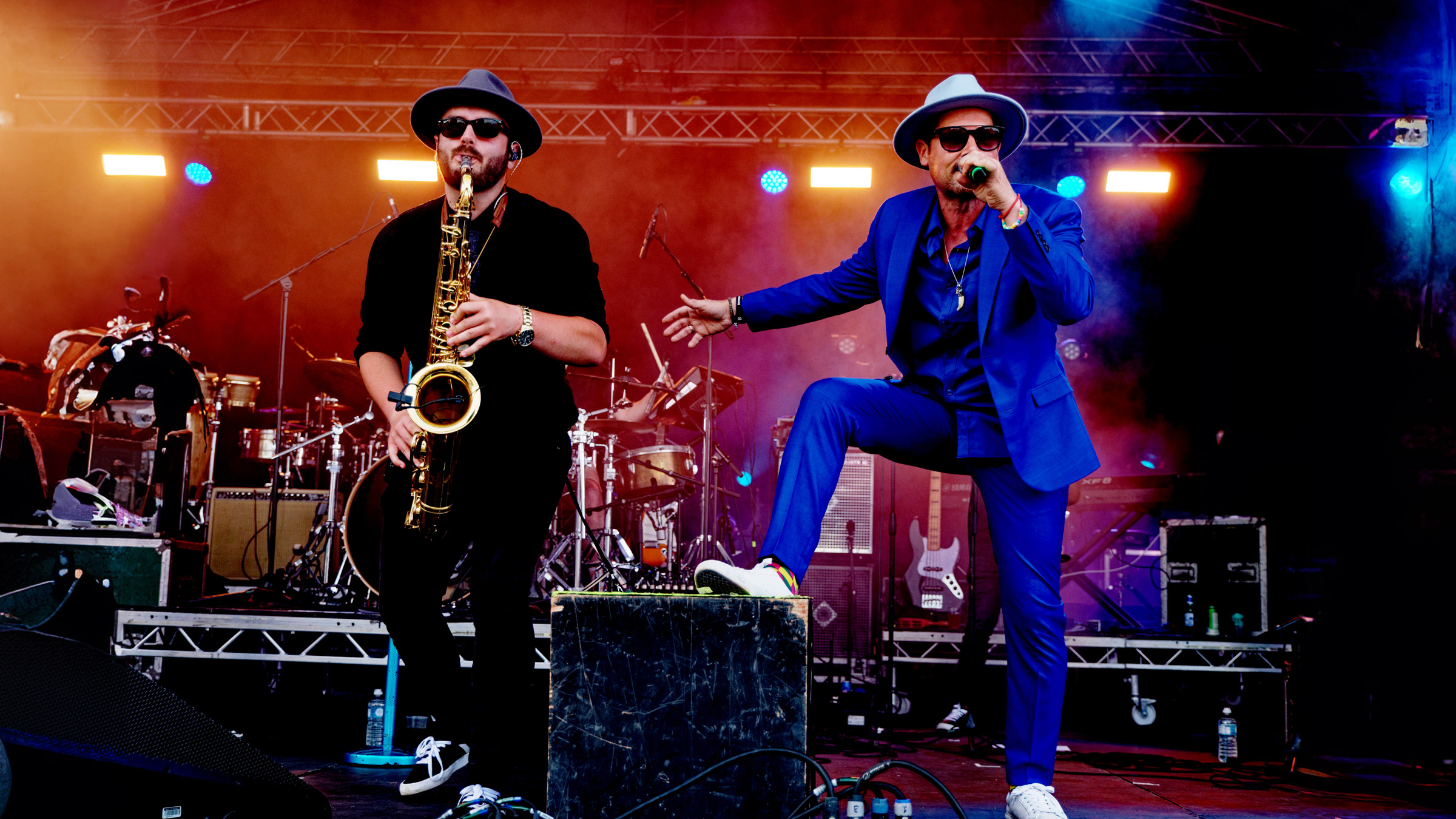 The Dualers live