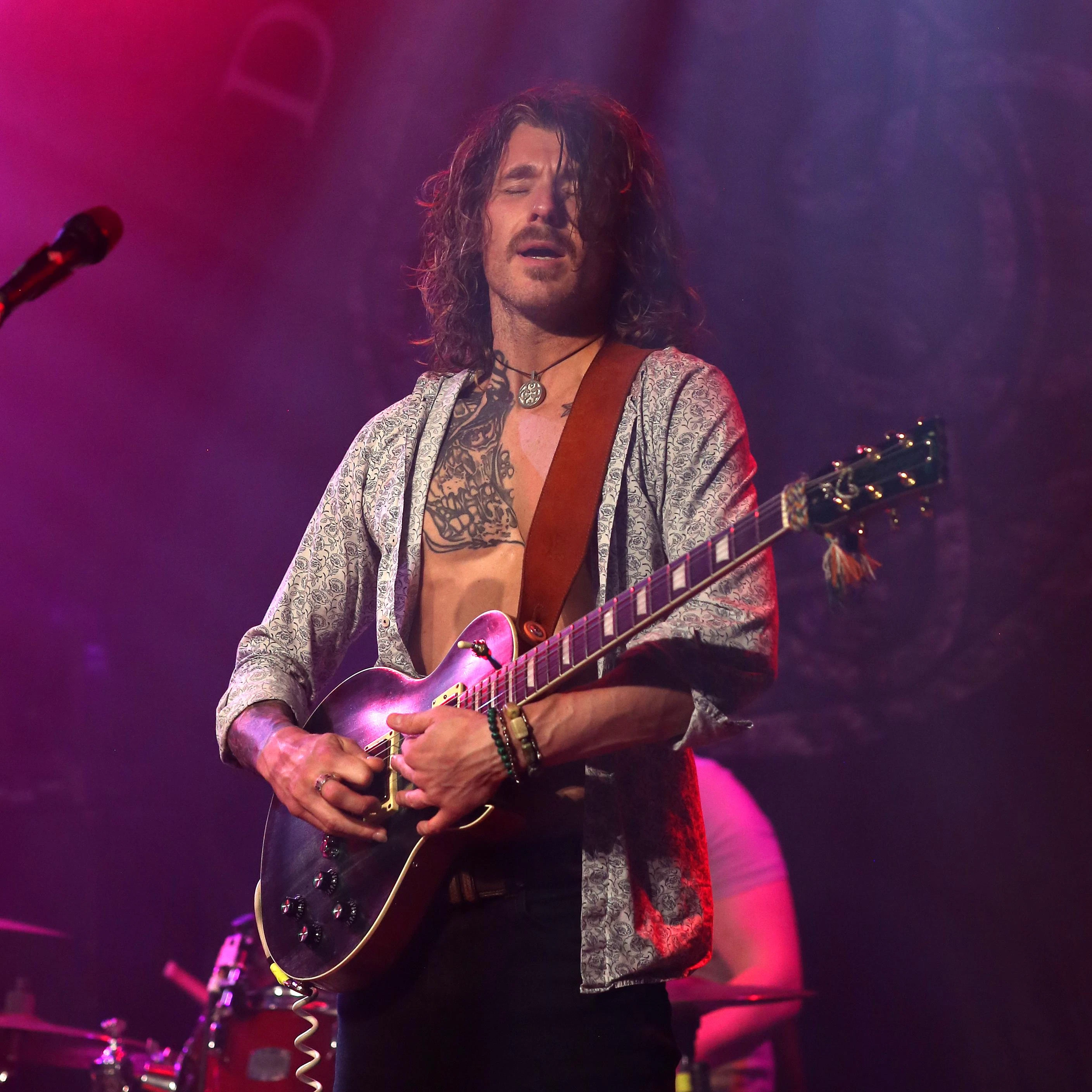 Dom Martin (solo acoustic)