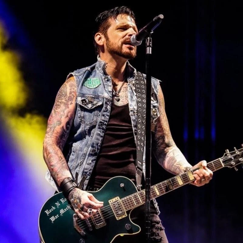 Ricky Warwick & The Fighting Hearts